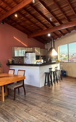 Casa à venda com 191m², 3 quartos e 3 vagas Casa à venda com 191m², 3 quartos e 3 vagasCozinha