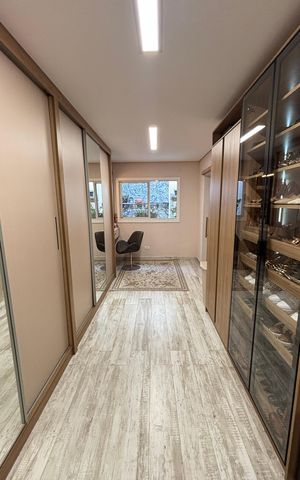 Casa à venda com 191m², 3 quartos e 3 vagas Casa à venda com 191m², 3 quartos e 3 vagasCloset da Suíte 2