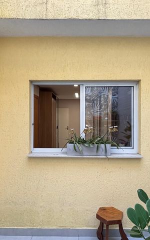 Casa à venda com 191m², 3 quartos e 3 vagas Casa à venda com 191m², 3 quartos e 3 vagasVaranda da Suíte