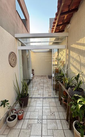 Casa à venda com 191m², 3 quartos e 3 vagas Casa à venda com 191m², 3 quartos e 3 vagasQuintal