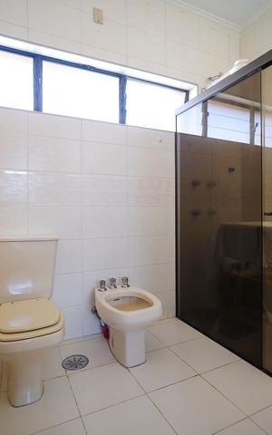 Casa à venda com 456m², 4 quartos e 5 vagasBanheiro 