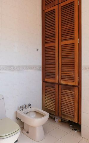 Casa à venda com 456m², 4 quartos e 5 vagasBanheiro da suíte 1