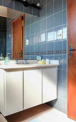Casa à venda com 456m², 4 quartos e 5 vagasBanheiro da suíte 2