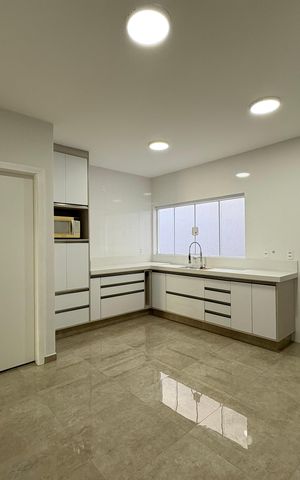 Casa para alugar com 300m², 3 quartos e 7 vagas Casa para alugar com 300m², 3 quartos e 7 vagasCozinha