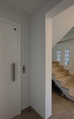 Casa para alugar com 300m², 3 quartos e 7 vagas Casa para alugar com 300m², 3 quartos e 7 vagasHall de entrada