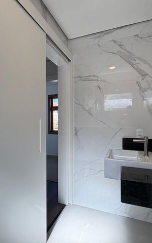 Casa para alugar com 300m², 3 quartos e 7 vagas Casa para alugar com 300m², 3 quartos e 7 vagasBanheiro da Suíte