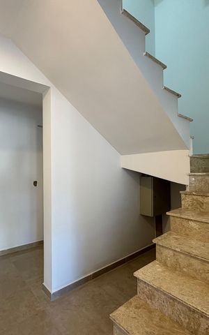 Casa para alugar com 300m², 3 quartos e 7 vagas Casa para alugar com 300m², 3 quartos e 7 vagasHall de entrada