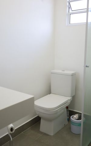 Casa à venda com 140m², 2 quartos e 2 vagasBanheiro