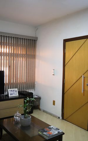 Casa à venda com 140m², 2 quartos e 2 vagasSala