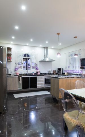 Casa à venda com 298m², 2 quartos e 2 vagas Casa à venda com 298m², 2 quartos e 2 vagasCozinha