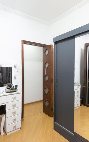 Casa à venda com 298m², 2 quartos e 2 vagas Casa à venda com 298m², 2 quartos e 2 vagasCloset