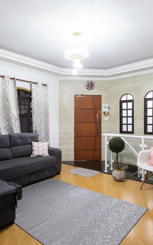 Casa à venda com 298m², 2 quartos e 2 vagas Casa à venda com 298m², 2 quartos e 2 vagasSala