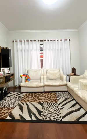 Casa à venda com 349m², 3 quartos e 2 vagas Casa à venda com 349m², 3 quartos e 2 vagasSala