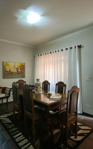 Casa à venda com 349m², 3 quartos e 2 vagas Casa à venda com 349m², 3 quartos e 2 vagasSala de Jantar
