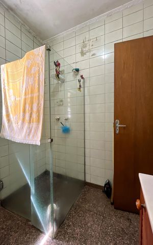 Casa à venda com 349m², 3 quartos e 2 vagas Casa à venda com 349m², 3 quartos e 2 vagasBanheiro Social