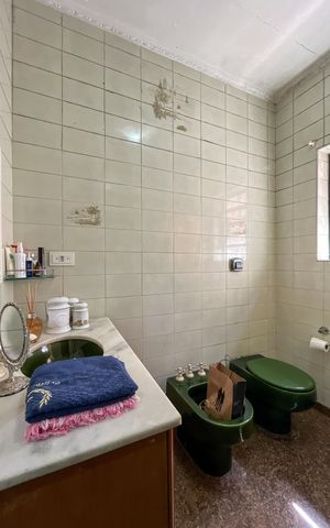 Casa à venda com 349m², 3 quartos e 2 vagas Casa à venda com 349m², 3 quartos e 2 vagasBanheiro Social