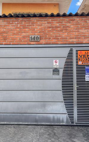 Casa à venda com 349m², 3 quartos e 2 vagas Casa à venda com 349m², 3 quartos e 2 vagasFachada