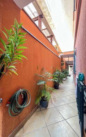 Casa à venda com 349m², 3 quartos e 2 vagas Casa à venda com 349m², 3 quartos e 2 vagasCorredor