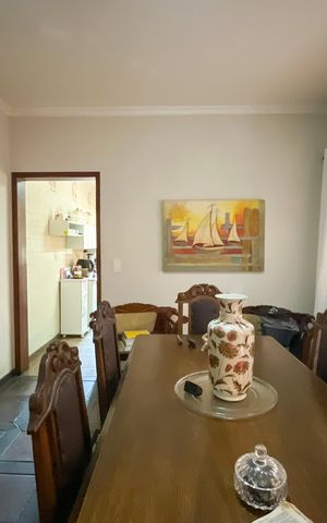 Casa à venda com 349m², 3 quartos e 2 vagas Casa à venda com 349m², 3 quartos e 2 vagasSala de Jantar
