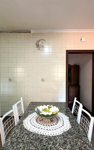 Casa à venda com 349m², 3 quartos e 2 vagas Casa à venda com 349m², 3 quartos e 2 vagasCozinha