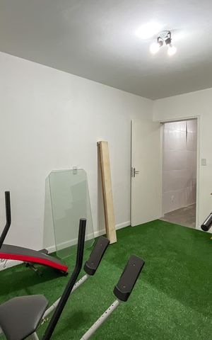 Casa à venda com 349m², 3 quartos e 2 vagas Casa à venda com 349m², 3 quartos e 2 vagasQuarto de Serviço
