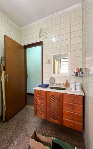 Casa à venda com 349m², 3 quartos e 2 vagas Casa à venda com 349m², 3 quartos e 2 vagasBanheiro Social