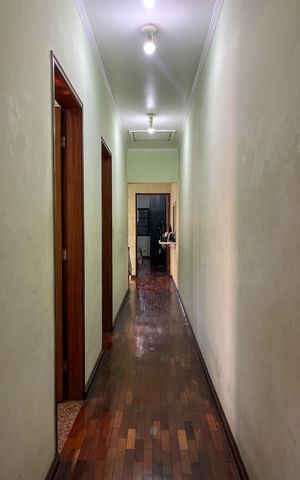 Casa à venda com 349m², 3 quartos e 2 vagas Casa à venda com 349m², 3 quartos e 2 vagasCorredor
