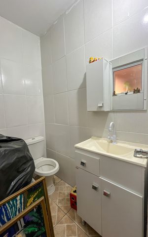 Casa à venda com 349m², 3 quartos e 2 vagas Casa à venda com 349m², 3 quartos e 2 vagasBanheiro de Serviço