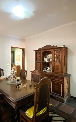 Casa à venda com 349m², 3 quartos e 2 vagas Casa à venda com 349m², 3 quartos e 2 vagasSala de Jantar