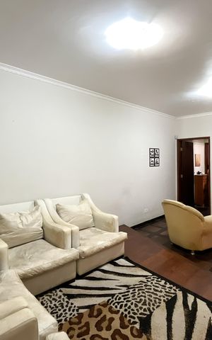 Casa à venda com 349m², 3 quartos e 2 vagas Casa à venda com 349m², 3 quartos e 2 vagasSala