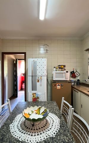 Casa à venda com 349m², 3 quartos e 2 vagas Casa à venda com 349m², 3 quartos e 2 vagasCozinha