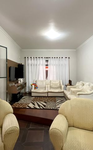 Casa à venda com 349m², 3 quartos e 2 vagas Casa à venda com 349m², 3 quartos e 2 vagasSala