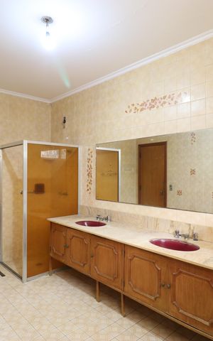 Casa à venda com 208m², 2 quartos e 4 vagasBanheiro Social