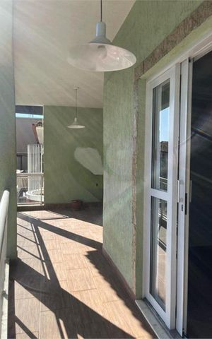 Casa de condomínio à venda com 229m², 4 quartos e 3 vagas