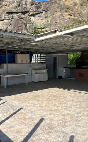 Casa de condomínio à venda com 229m², 4 quartos e 3 vagas