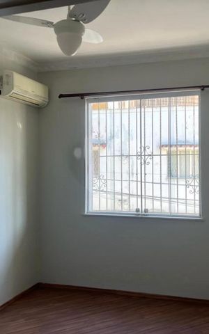 Casa de condomínio à venda com 229m², 4 quartos e 3 vagas