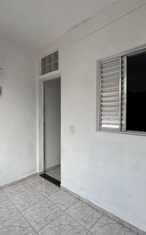 Casa à venda com 101m², 4 quartos e 1 vaga Casa à venda com 101m², 4 quartos e 1 vagaVaranda