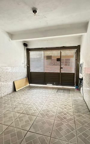 Casa à venda com 101m², 4 quartos e 1 vaga Casa à venda com 101m², 4 quartos e 1 vagaGaragem