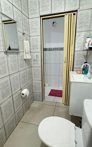 Casa à venda com 101m², 4 quartos e 1 vaga Casa à venda com 101m², 4 quartos e 1 vagaBanheiro 1