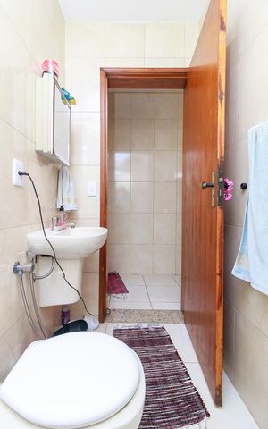 Casa à venda com 588m², 8 quartos e 3 vagas Casa à venda com 588m², 8 quartos e 3 vagasEdícula - Banheiro