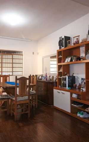 Casa à venda com 350m², 4 quartos e 5 vagas Casa à venda com 350m², 4 quartos e 5 vagasSala