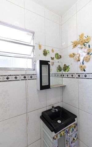 Casa à venda com 50m², 2 quartos e sem vaga Casa à venda com 50m², 2 quartos e sem vagaBanheiro