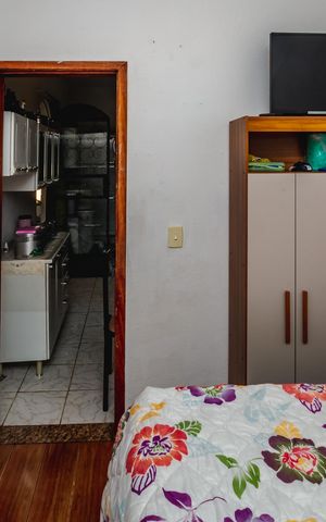 Casa à venda com 180m², 2 quartos e 2 vagasSuíte