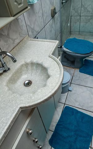 Casa à venda com 180m², 2 quartos e 2 vagasBanheiro Social