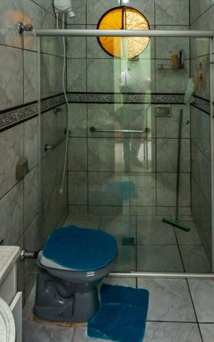 Casa à venda com 180m², 2 quartos e 2 vagasBanheiro Social