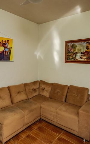 Casa à venda com 180m², 2 quartos e 2 vagasSala