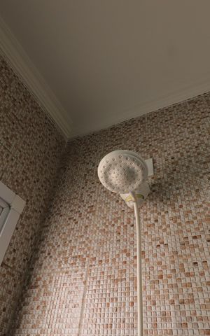 Casa à venda com 104m², 2 quartos e 3 vagasBanheiro Social - Chuveiro