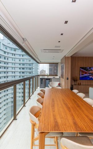 Apartamento à venda com 180m², 3 quartos e 4 vagas Apartamento à venda com 180m², 3 quartos e 4 vagasVaranda