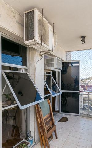 Apartamento à venda com 160m², 3 quartos e 2 vagas Apartamento à venda com 160m², 3 quartos e 2 vagasVaranda da Suíte 3
