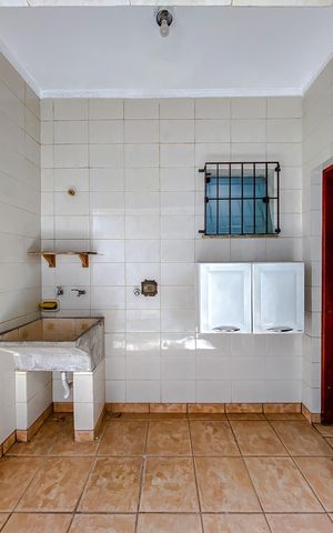 Casa à venda com 180m², 2 quartos e 2 vagasÁrea de Serviço